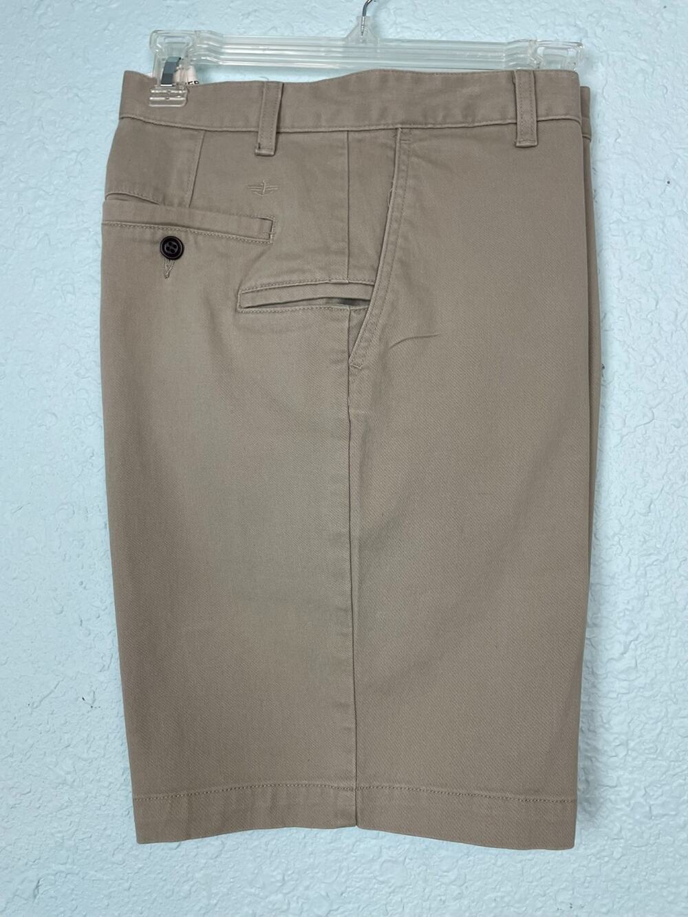 Dockers Mens W33 Khaki Flat Front Relaxed Fit 9 " Inseam Five Pocket 210